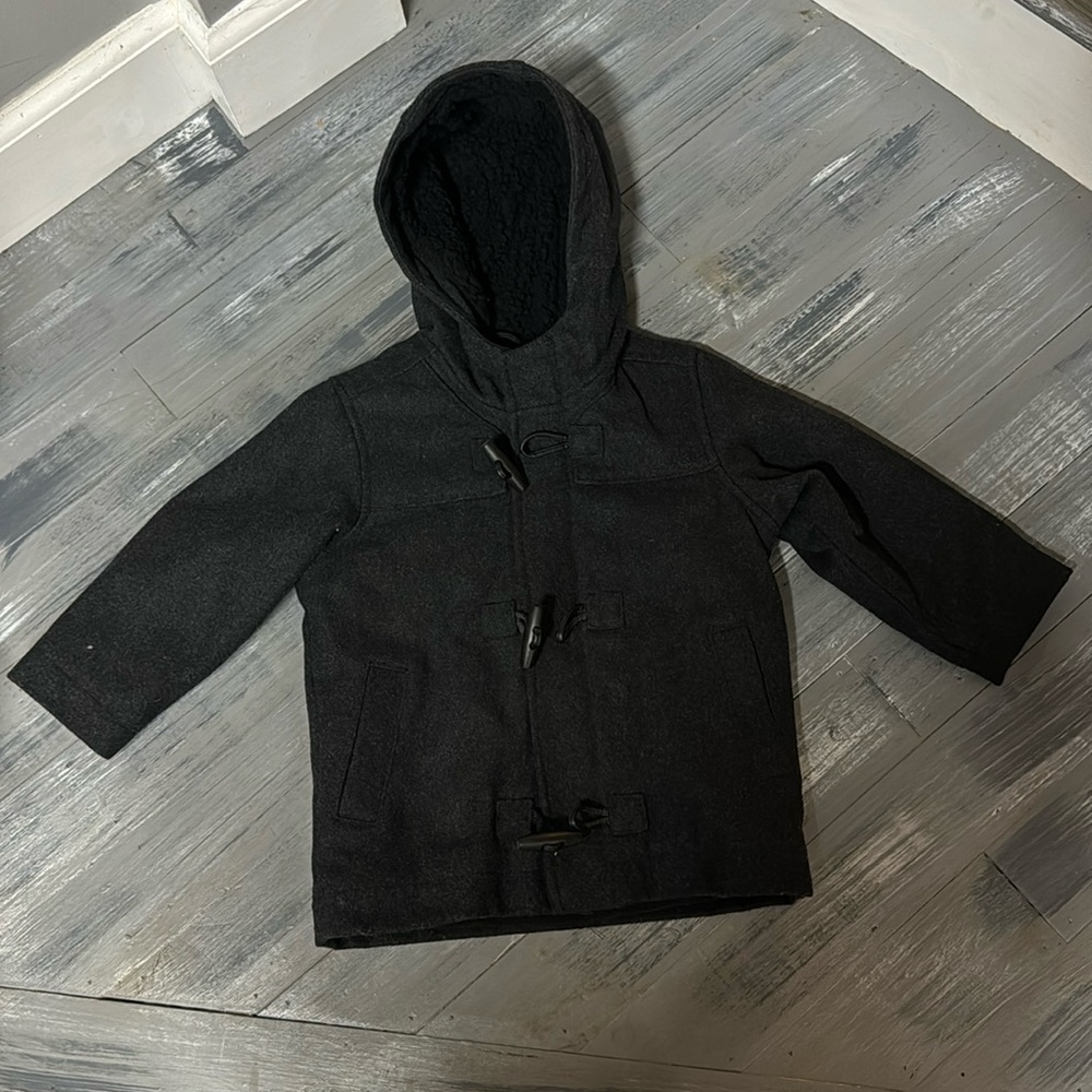 Old Navy Gray pea coat for boys. Excellent condition. Size 2t.